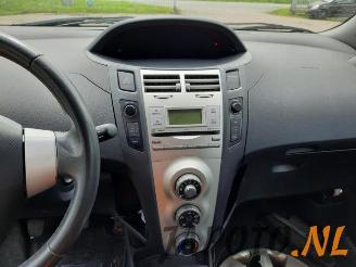 Toyota Yaris Yaris II (P9), Hatchback, 2005 / 2014 1.3 16V VVT-i picture 14