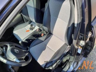 Toyota Yaris Yaris III (P13), Hatchback, 2010 / 2020 1.33 16V Dual VVT-I picture 13