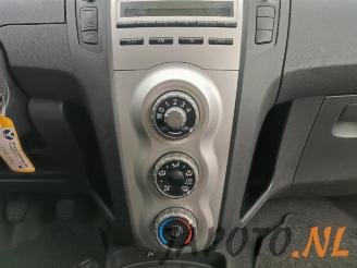 Toyota Yaris Yaris II (P9), Hatchback, 2005 / 2014 1.3 16V VVT-i picture 12