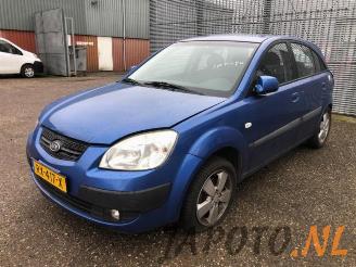 Coche siniestrado Kia Rio Rio II (DE), Hatchback, 2005 / 2011 1.4 16V 2007/11