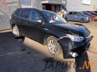 Mitsubishi Outlander Outlander (GF/GG), SUV, 2012 2.0 16V PHEV 4x4 picture 7