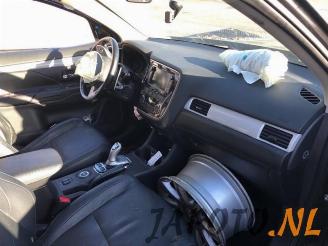 Mitsubishi Outlander Outlander (GF/GG), SUV, 2012 2.0 16V PHEV 4x4 picture 10