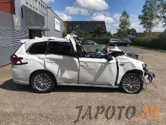 Mitsubishi Outlander Outlander (GF/GG), SUV, 2012 2.4 16V PHEV 4x4 picture 11
