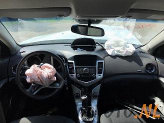 Chevrolet Cruze Cruze (305), Hatchback, 2010 / 2015 1.6 16V VVT picture 8