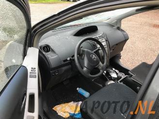 Toyota Yaris Yaris II (P9), Hatchback, 2005 / 2014 1.33 16V Dual VVT-I picture 9