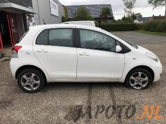 Toyota Yaris Yaris II (P9), Hatchback, 2005 / 2014 1.33 16V Dual VVT-I picture 6