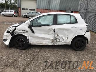 Toyota Yaris Yaris II (P9), Hatchback, 2005 / 2014 1.33 16V Dual VVT-I picture 2