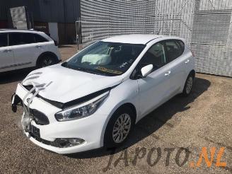Vrakbiler auto Kia Cee d Cee'd (JDB5), Hatchback 5-drs, 2012 / 2018 1.6 GDI 16V 2015/4