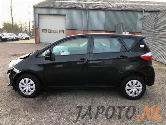 Toyota Verso S Verso S, MPV, 2010 / 2016 1.33 16V Dual VVT-I picture 2