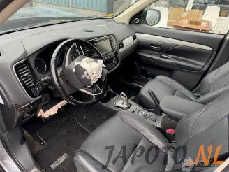 Mitsubishi Outlander Outlander (GF/GG), SUV, 2012 / 2022 2.0 16V PHEV 4x4 picture 13