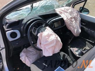 Toyota Yaris Yaris III (P13), Hatchback, 2010 / 2020 1.5 16V Hybrid picture 13