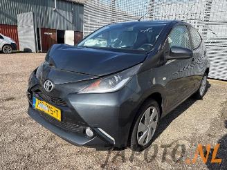 Vrakbiler auto Toyota Aygo Aygo (B40), Hatchback, 2014 1.0 12V VVT-i 2015/12