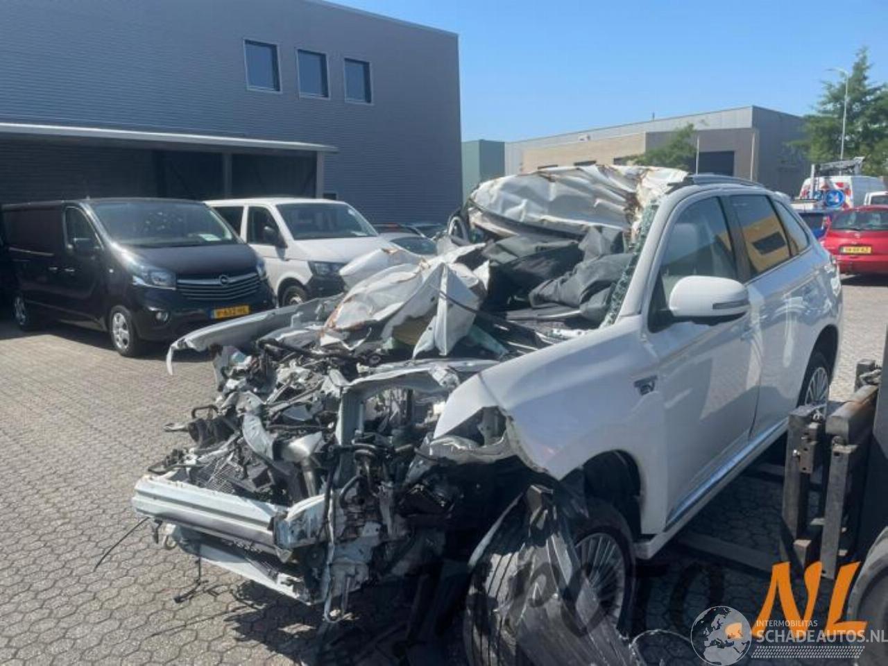 Mitsubishi Outlander Outlander (GF/GG), SUV, 2012 2.4 16V PHEV 4x4