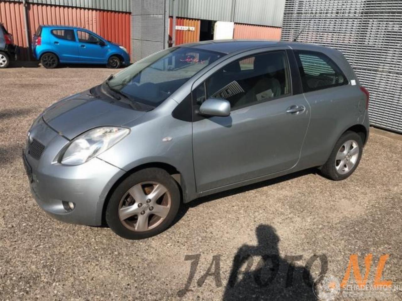 Toyota Yaris Yaris II (P9), Hatchback, 2005 / 2014 1.3 16V VVT-i
