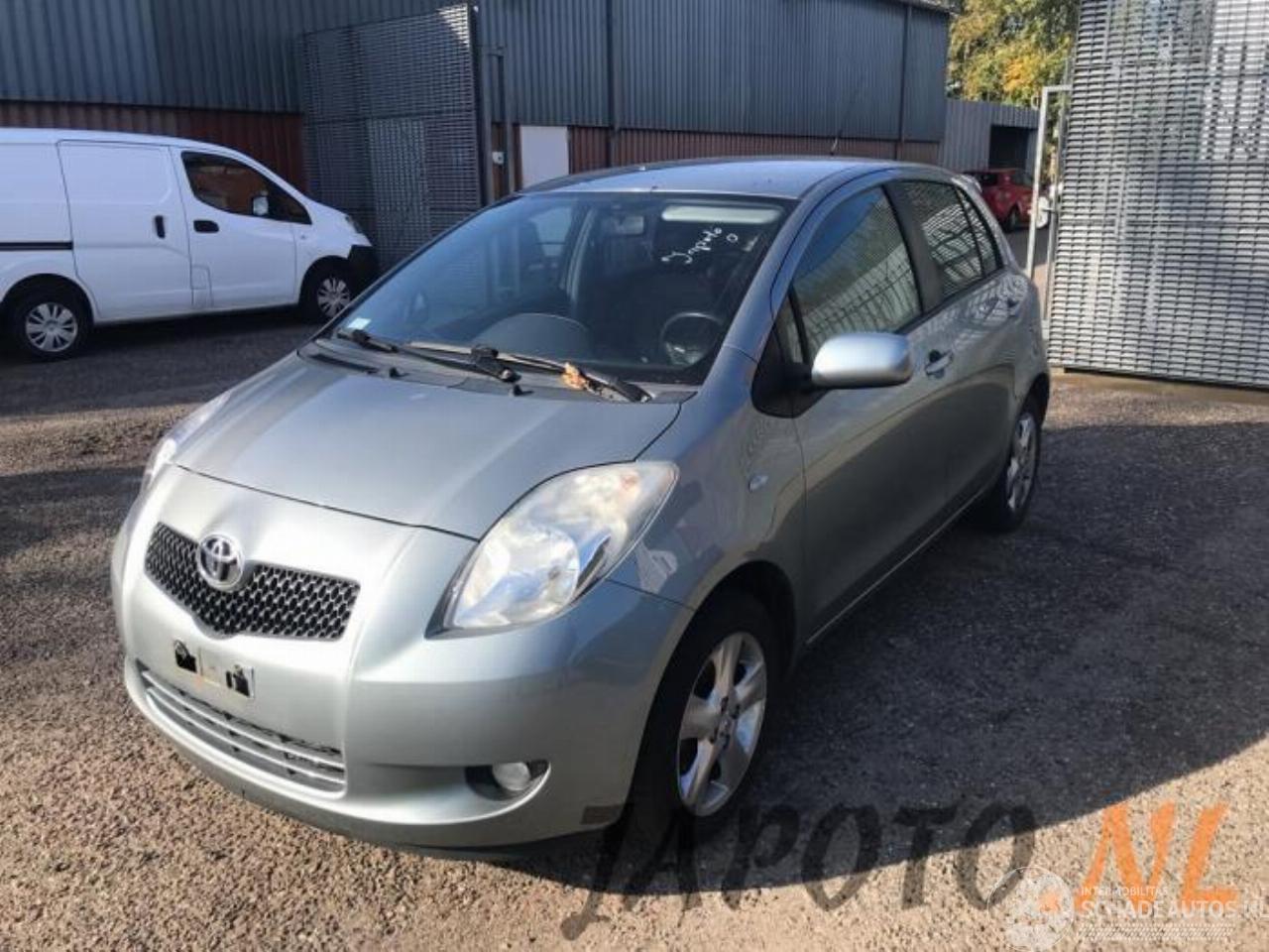 Toyota Yaris Yaris II (P9), Hatchback, 2005 / 2014 1.3 16V VVT-i