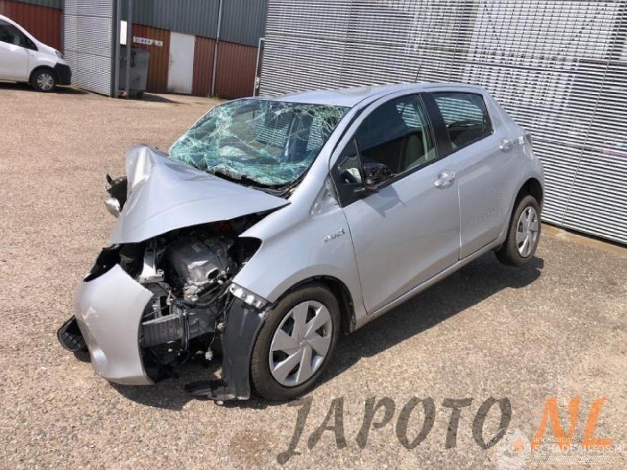 Toyota Yaris Yaris III (P13), Hatchback, 2010 / 2020 1.5 16V Hybrid