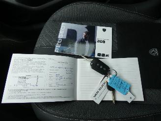 Peugeot 208 1.2 Hyb 110 Allure picture 22