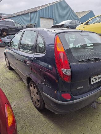 Nissan Almera-tino (V10M) MPV 1.8 16V (QG18DE) [85kW] picture 4