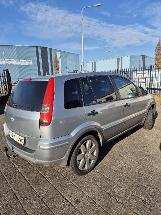 Ford Fusion Combi 1.6 16V (FYJA(Euro 5)) [74kW] picture 5