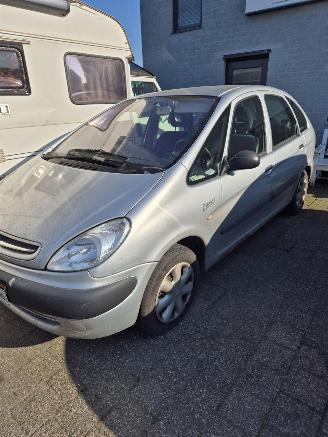 Citroën Xsara-picasso (CH) MPV 2.0 16V (EW10J4(RFN)) [100kW] picture 2