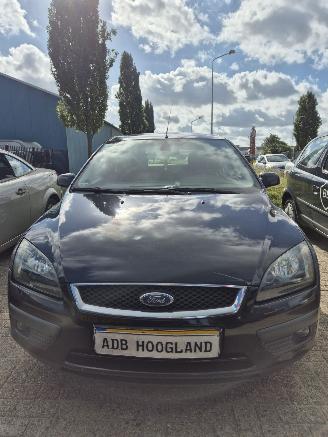 Vrakbiler auto Ford Focus 2 Hatchback 1.6 16V (HWDA(Euro 3)) [74kW] 5-BAK 2006/1