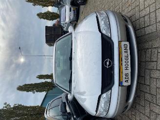 Autoverwertung Opel Vectra B (36) Sedan 1.6 16V Ecotec (X16XEL) [74kW] 5-BAK 2001/1