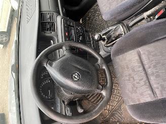 Opel Vectra B (36) Sedan 1.6 16V Ecotec (X16XEL) [74kW] 5-BAK picture 6