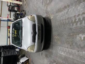 Vrakbiler auto Toyota Yaris (P1) Hatchback 1.3 16V VVT-i (2NZFE) [63kW] 5-BAK 2000/1