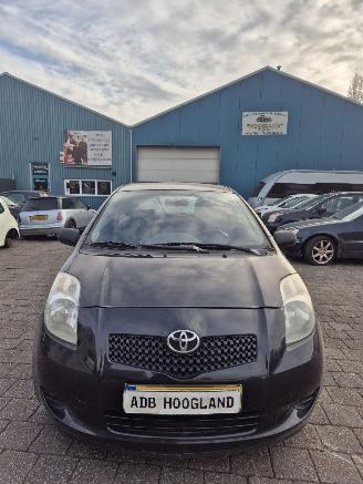 Vrakbiler auto Toyota Yaris II (P9) Hatchback 1.3 16V VVT-i (2SZFE) [64kW] 5-BAK 2006/1