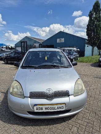 Vrakbiler auto Toyota Yaris (P1) Hatchback 1.3 16V VVT-i (2NZFE) [63kW] 5-BAK 2001/1
