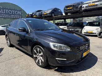Avarii autoturisme Volvo V-60 2.4 D6 PHEV 158KW AWD R-Design Clima Navi Schuifdak 2014/7
