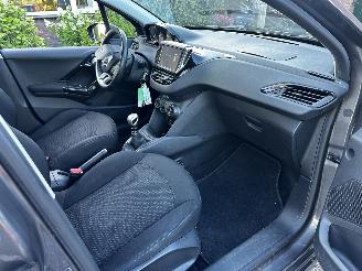 Peugeot 208 1.2 THP 110 signature picture 14
