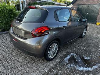 Peugeot 208 1.2 THP 110 signature picture 10