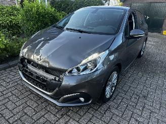 Peugeot 208 1.2 THP 110 signature picture 2