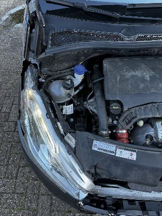 Peugeot 208 1.2 THP 110 signature picture 19