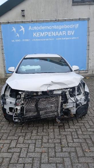 Vrakbiler auto Opel Astra Astra J GTC (PD2/PF2) Hatchback 3-drs 2.0 16V Turbo OPC (B20NFT(Euro 6=
)) [206kW]  (04-2012/10-2018) 2015/2