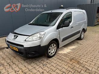 Coche siniestrado Peugeot Partner Partner Tepee (7A/B/C/D/E/F/G/J/P/S), MPV, 2008 / 2018 1.6 HDiF 90 16V Phase 1 2011/10