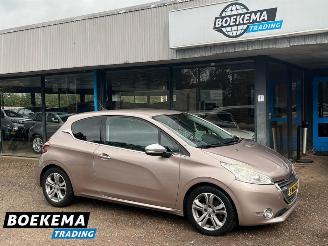 krockskadad bil auto Peugeot 208 1.6 VTi Allure Leder Navi Climate Cruise PDC 2013/4