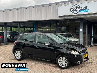 krockskadad bil auto Peugeot 208 1.2 e-VTi Envy Aut Navi Clima Cruise PDC 2014/3
