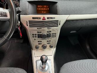 Opel Astra GTC picture 17