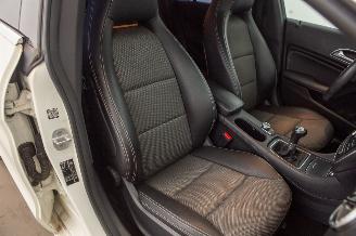 Mercedes Cla-klasse 180 Shooting Brake Airco Leer picture 22