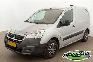 krockskadad bil bedrijf Peugeot Partner 120 1.6 BlueHDi 75 Premium 140.301 km nap 2018/7