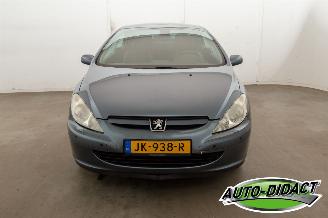 Peugeot 307 CC 2.0-16V Motorschade picture 27