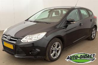 krockskadad bil auto Ford Focus 1.0 EcoBoost Airco Navi Koppakking vervangen Edition 2014/4