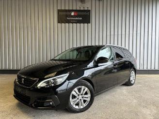 Peugeot 308 SW PureTech 1.2 Panorama / Navi / LED picture 2