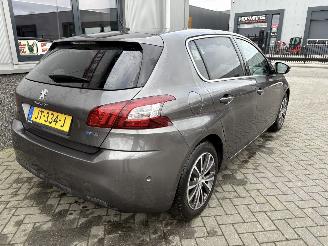 Peugeot 308 1.2 PureTech Allure picture 7