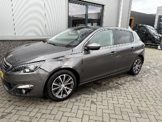 Peugeot 308 1.2 PureTech Allure picture 31