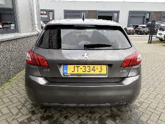 Peugeot 308 1.2 PureTech Allure picture 9