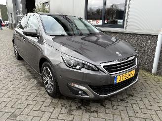 Peugeot 308 1.2 PureTech Allure picture 42