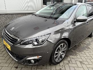 Peugeot 308 1.2 PureTech Allure picture 30